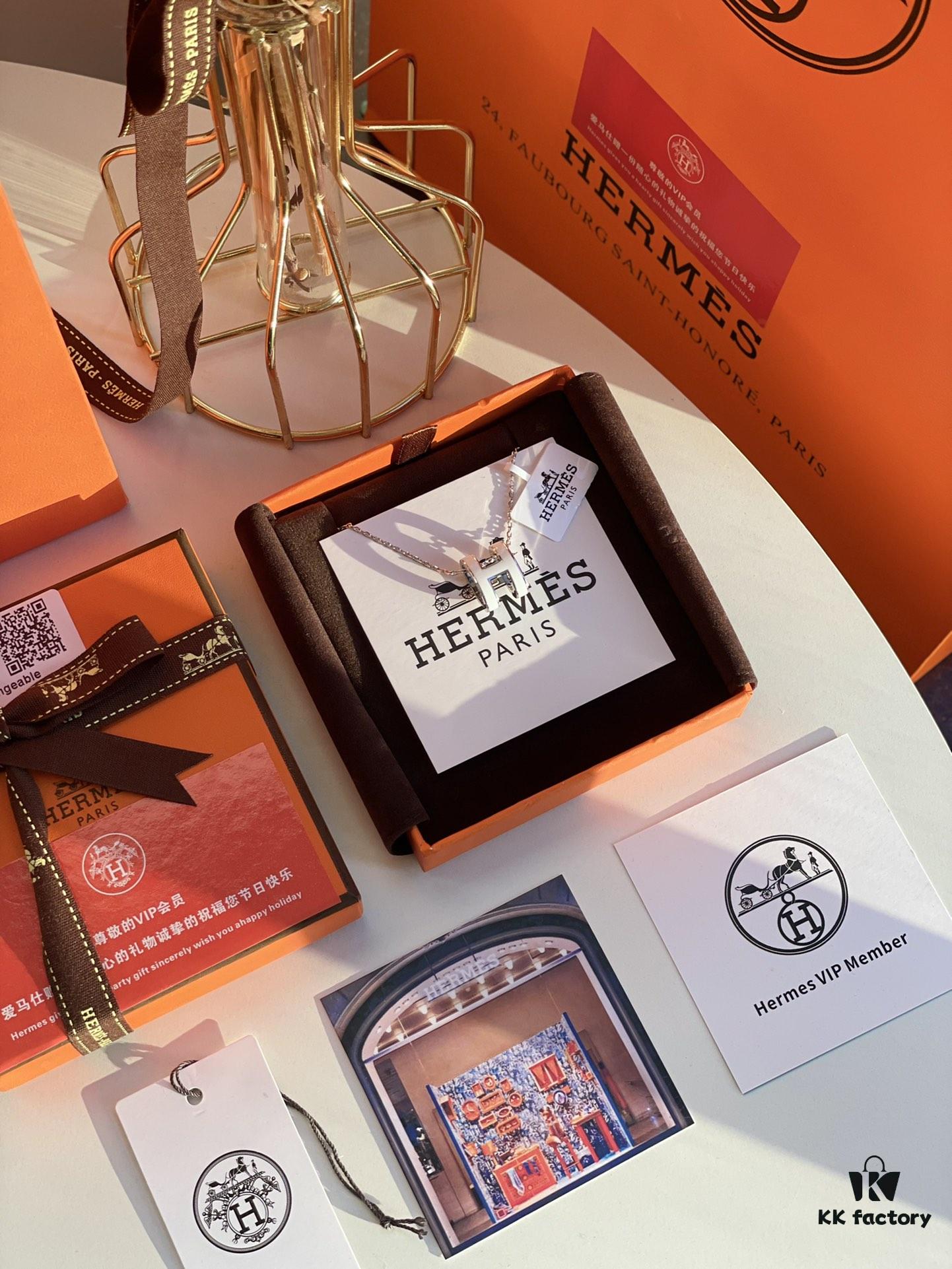 Hermes Overseas Points Member Gift HERMES | Pop H Collection ✨ Classic H Buckle, Timeless Design 🥰 Clear Engraving at Bottom, Platinum Milkshake White, Identity Strap, Points Card, Tags, Full Packaging