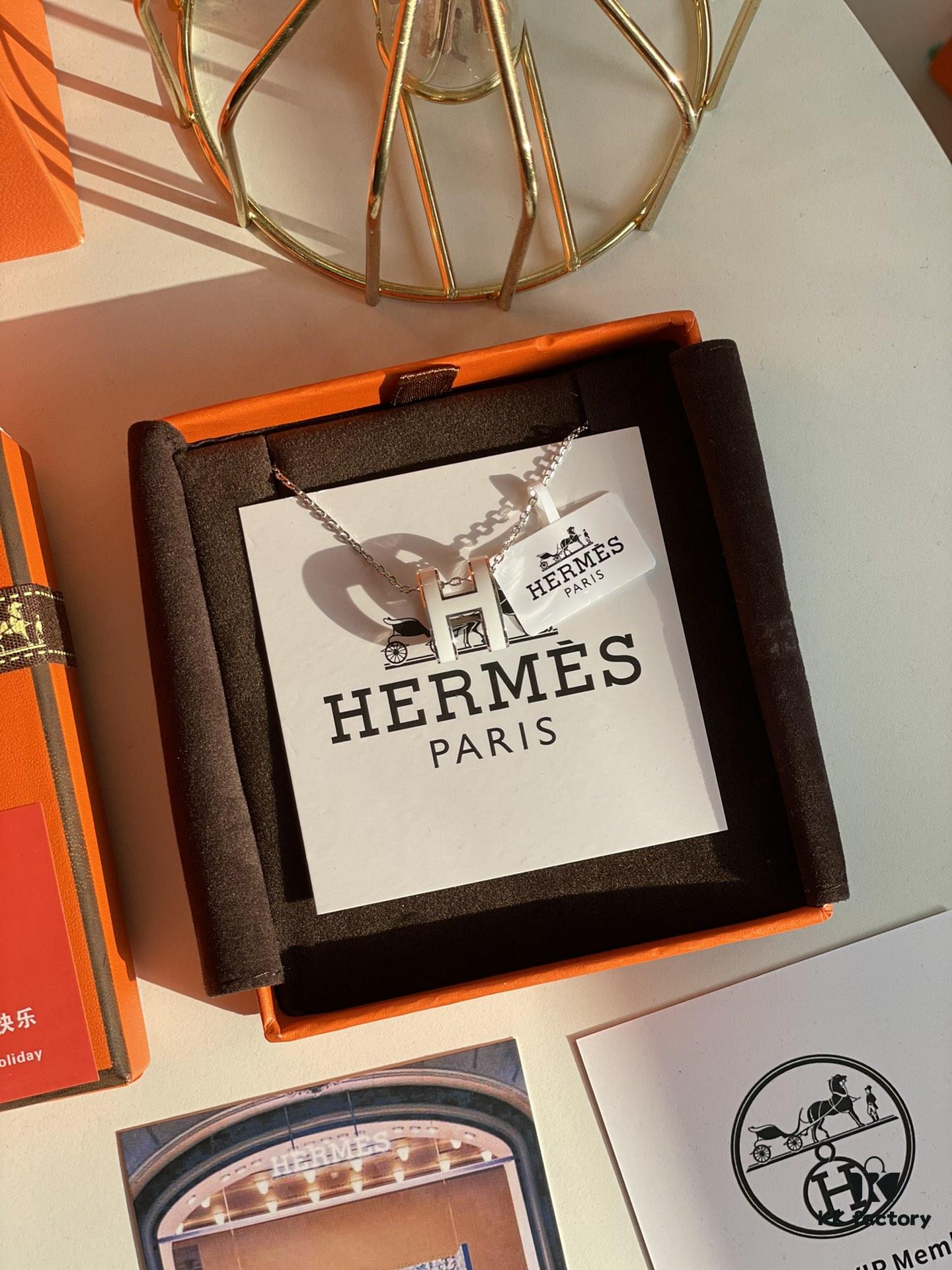 Hermes Overseas Points Member Gift HERMES | Pop H Collection ✨ Classic H Buckle, Timeless Design 🥰 Clear Engraving at Bottom, Platinum Milkshake White, Identity Strap, Points Card, Tags, Full Packaging