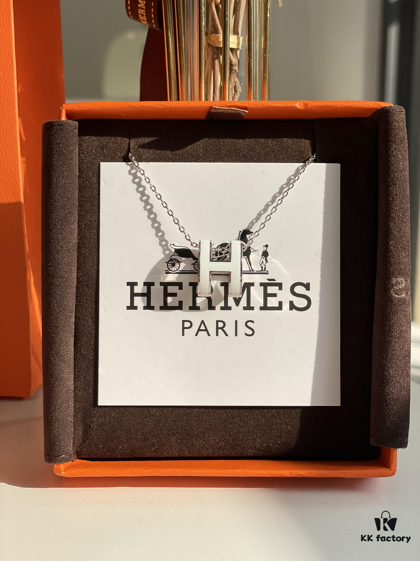 Hermes Overseas Points Member Gift HERMES | Pop H Collection ✨ Classic H Buckle, Timeless Design 🥰 Clear Engraving at Bottom, Platinum Milkshake White, Identity Strap, Points Card, Tags, Full Packaging
