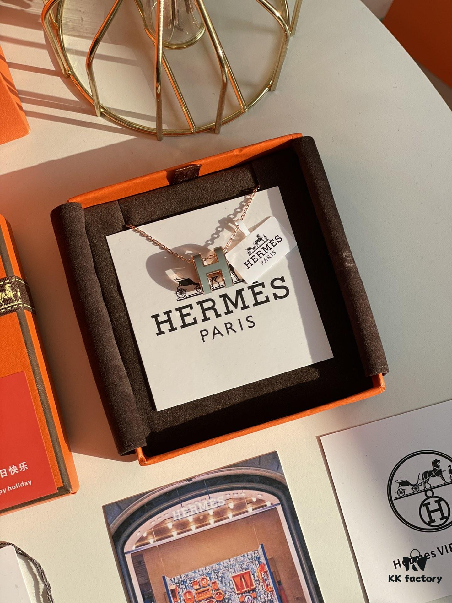 Hermes Overseas Points Member Gift HERMES | Pop H Collection ✨ Classic H Buckle, Timeless Design 🥰 Clear Engraving at Bottom, Rose Gold Elephant Grey Identity Strap, Points Card, Tags, Full Packaging
