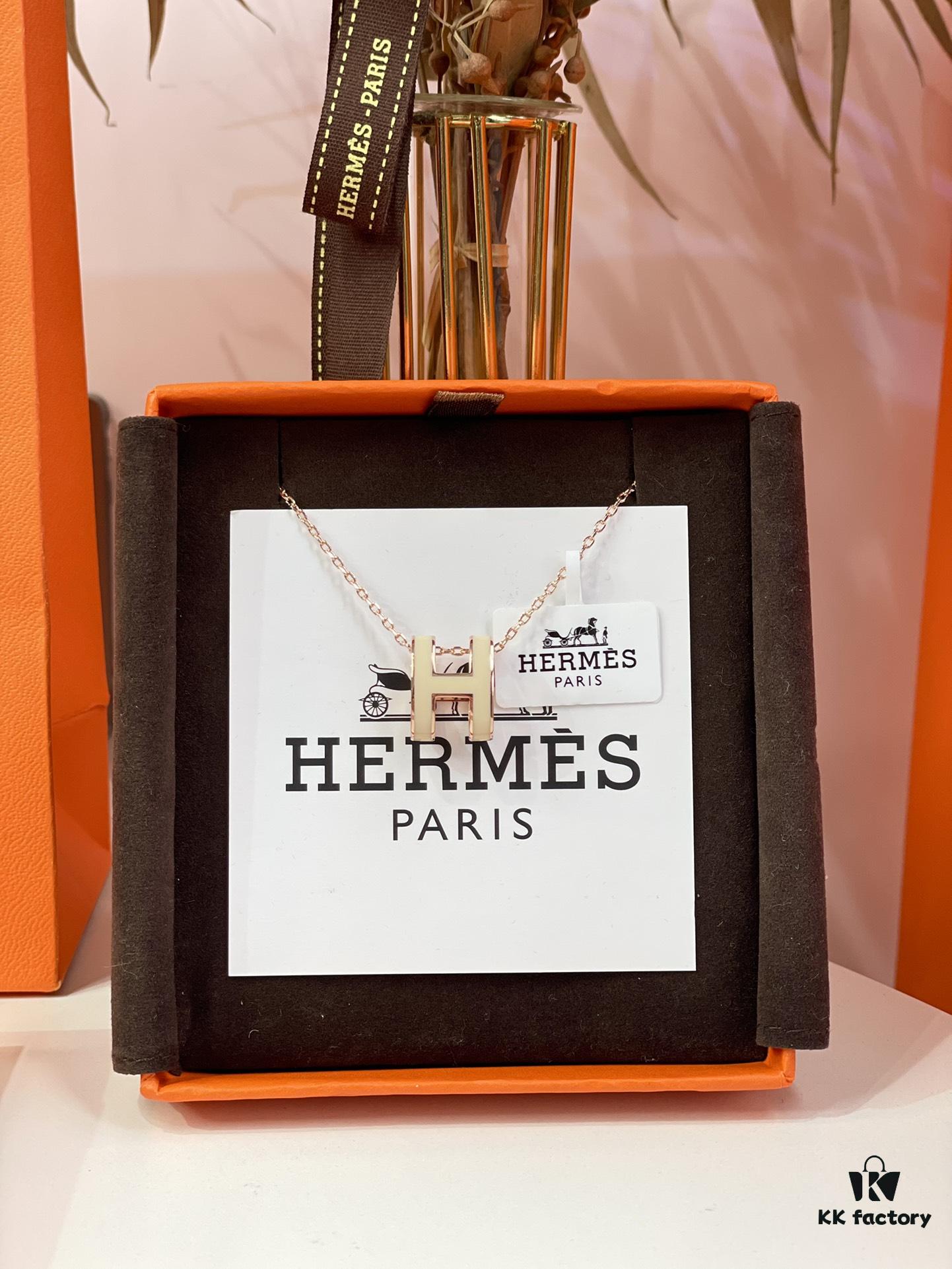 Hermes Overseas Points Member Gift HERMES | Pop H Collection ✨ Classic H Buckle, Timeless Design 🥰 Clear Engraving at Bottom, Rose Gold Beige Color with Identity Strap, Points Card, Label, and Full Packaging