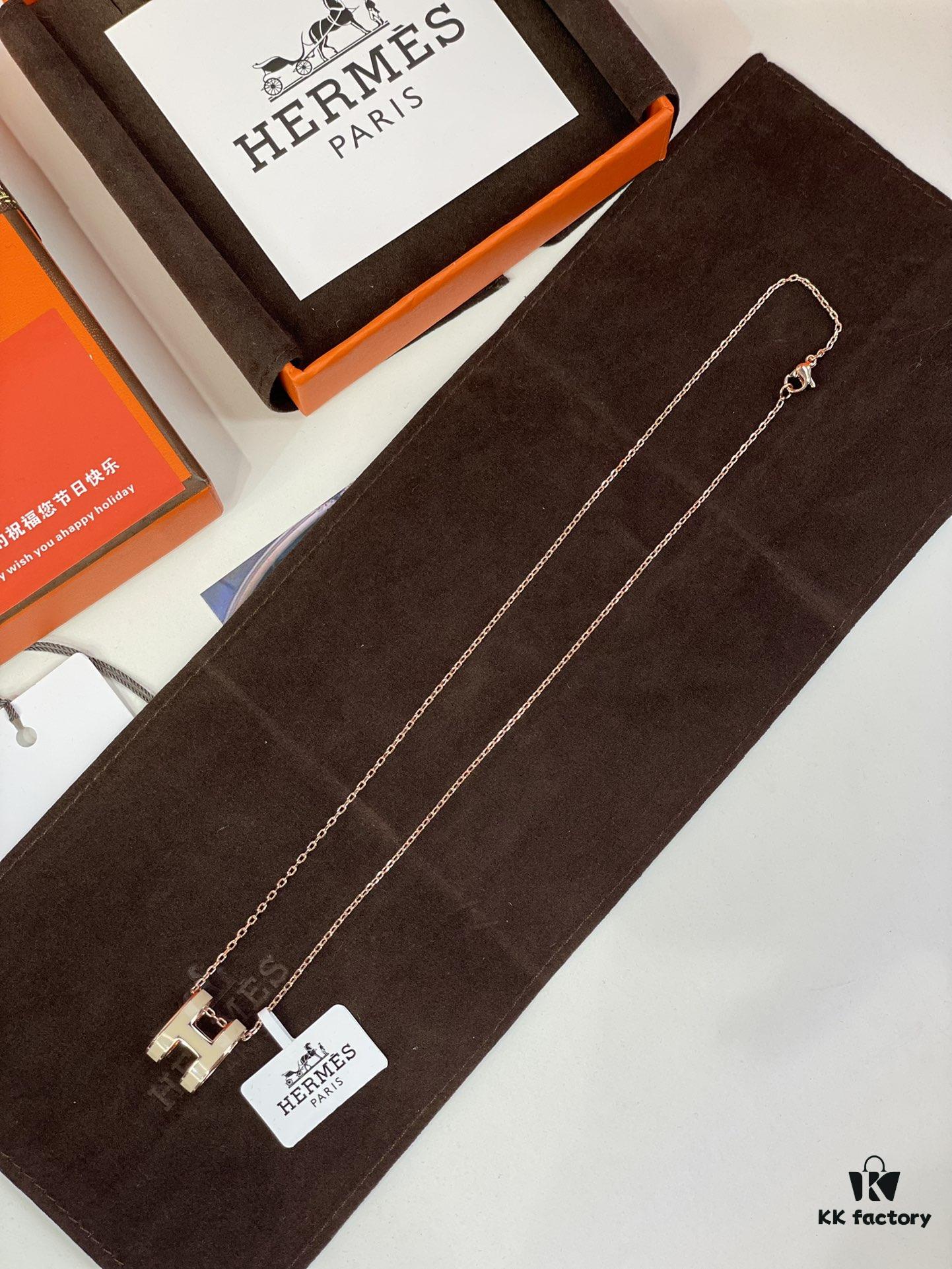 Hermes Overseas Points Member Gift HERMES | Pop H Collection ✨ Classic H Buckle, Timeless Design 🥰 Clear Engraving at Bottom, Rose Gold Beige Color with Identity Strap, Points Card, Label, and Full Packaging