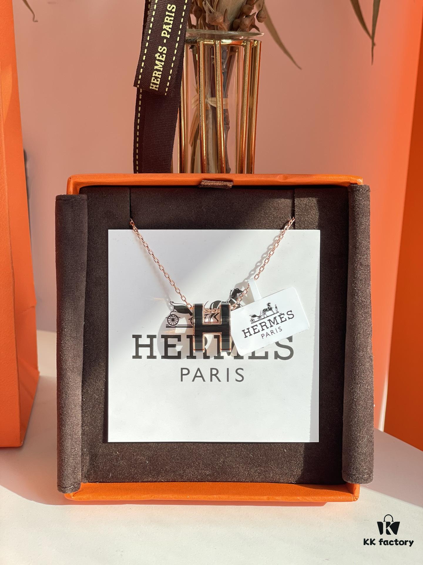 Hermes Overseas Points Member Gift | Pop H Collection ✨ Classic H Closure, Timeless Design 🥰 Clear Engraving at Bottom, Rose Gold 'Linglang Black' Model, Includes Identity Strap, Points Card, Tags, Full Packaging