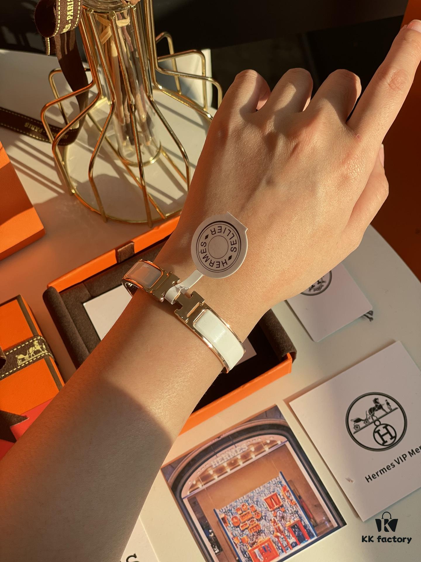 Hermes Overseas Member Points Gift | Pop H Collection ✨ Rose Gold Malted Milk White [Bracelet] Classic H Closure, Timeless Design 🥰 Clear Engraving at Base, Exquisite Craftsmanship Complete Set Packaging with Identity Tag, Points Card, and Labels