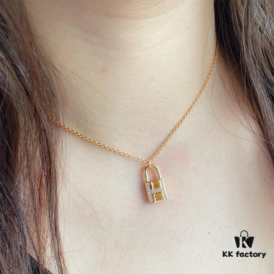 V Gold Thickened Version, Rose Gold. Premium Craftsmanship, Popular Style Among Influencers, Large H-Style Lock Necklace