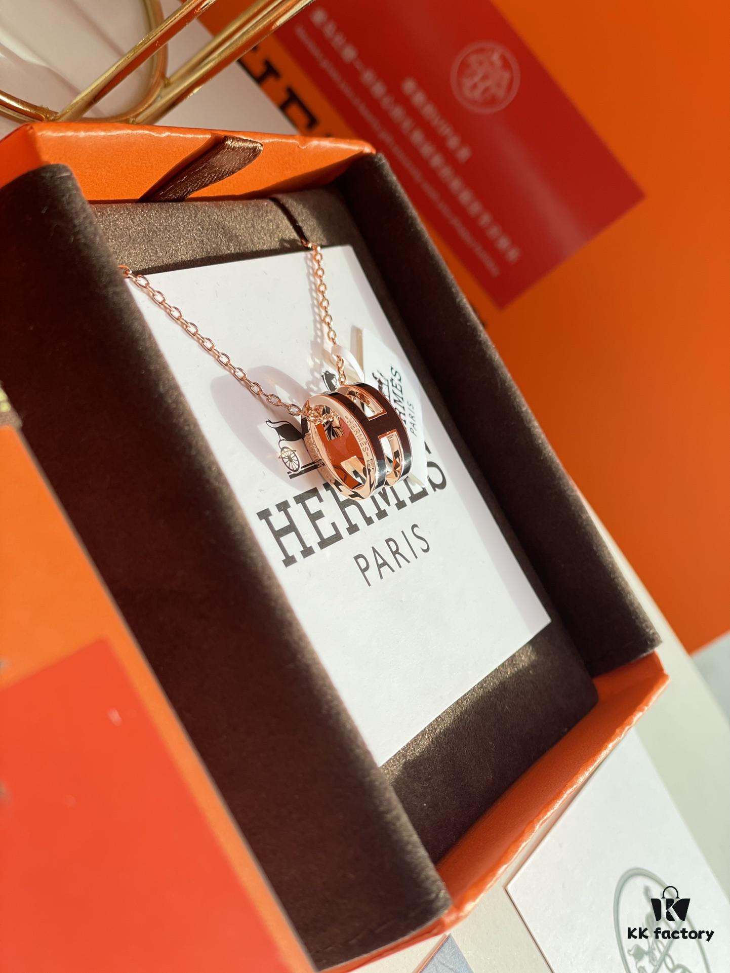 Hermes Overseas Points Member Gift | Pop H Collection ✨ Classic H Closure, Timeless Design 🥰 Clear Engraving at Bottom, Rose Gold 'Linglang Black' Model, Includes Identity Strap, Points Card, Tags, Full Packaging