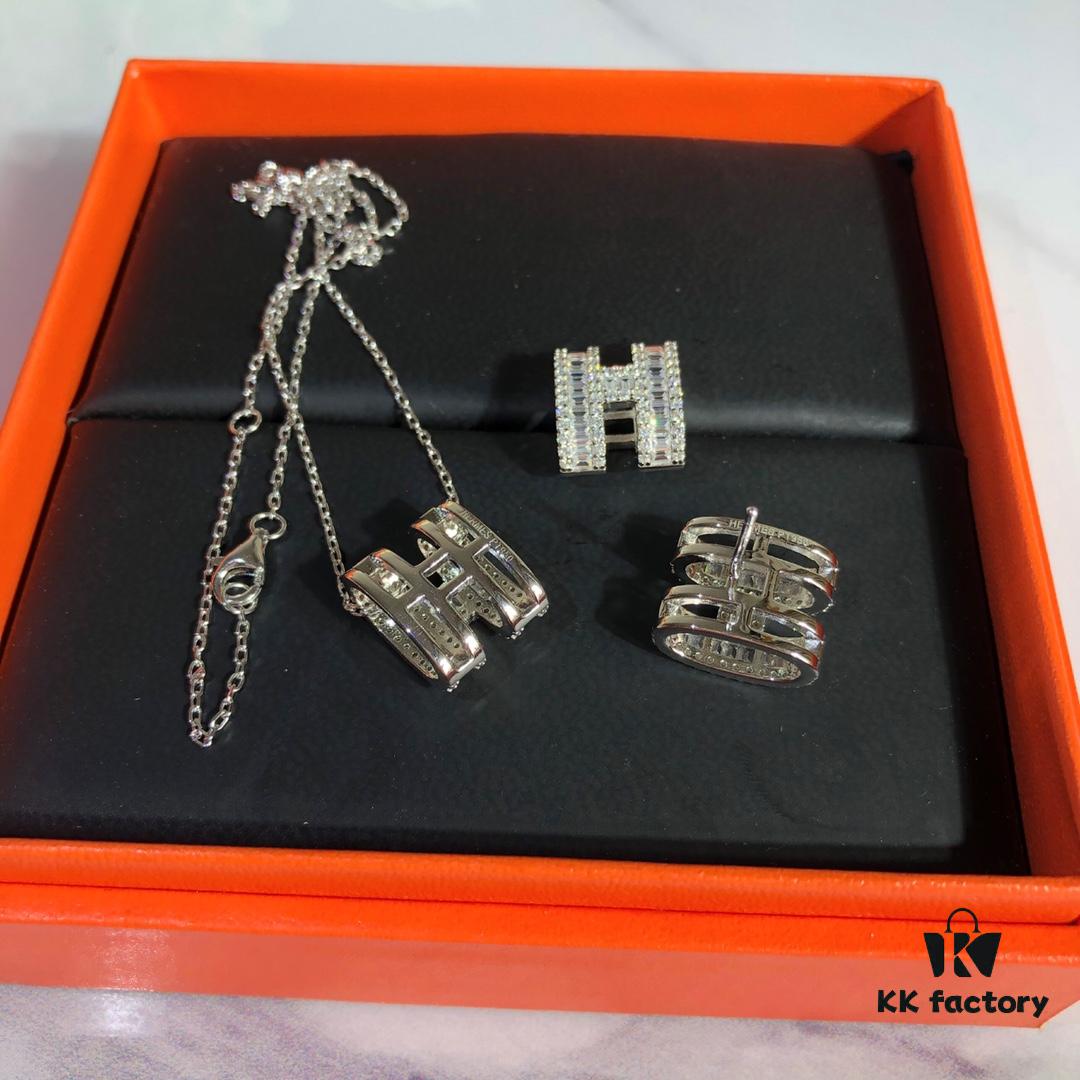 New Premium Craftsmanship Hermes Full Diamond H Stud Earrings, High-Carbon Diamonds, 925 Sterling Silver Gold Plated with K-Gold Finish