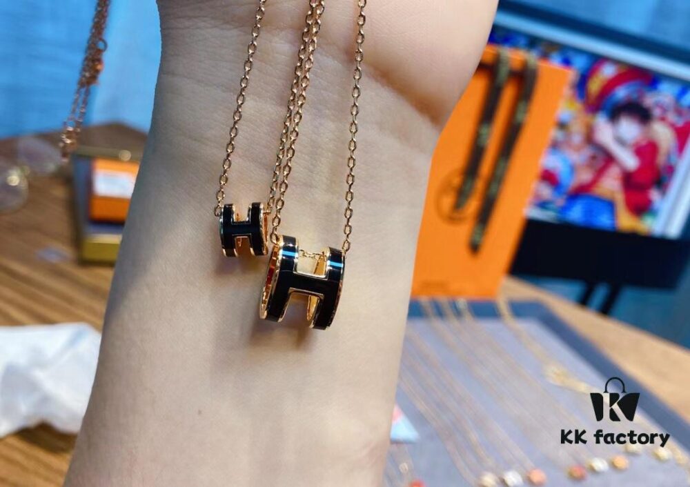 Size comparison as shown in Figure 1; worn size comparison as shown in Figure 2