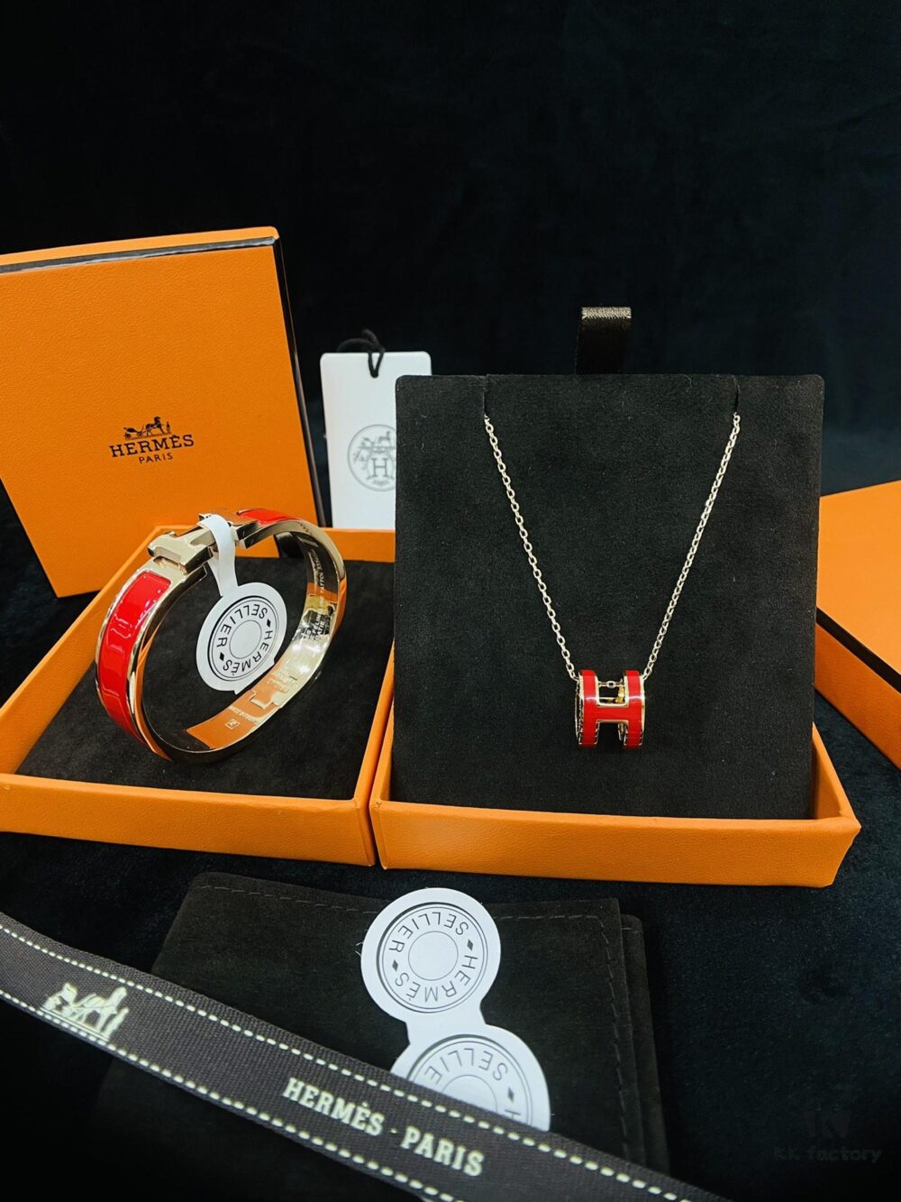 Hermès H Red