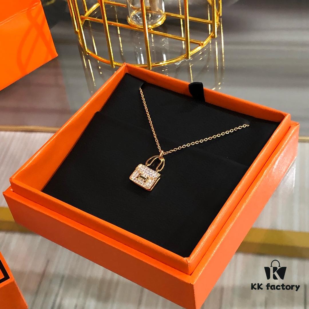 2021 Latest Version Hermes Kelly Chain Necklace, Z-Premium Custom Grade with 0.5 Micron Thick Gold Plating, Perfectly Polished 360-Degree Finish, Authentic Engraving, Miniature Design for Ultimate Elegance
