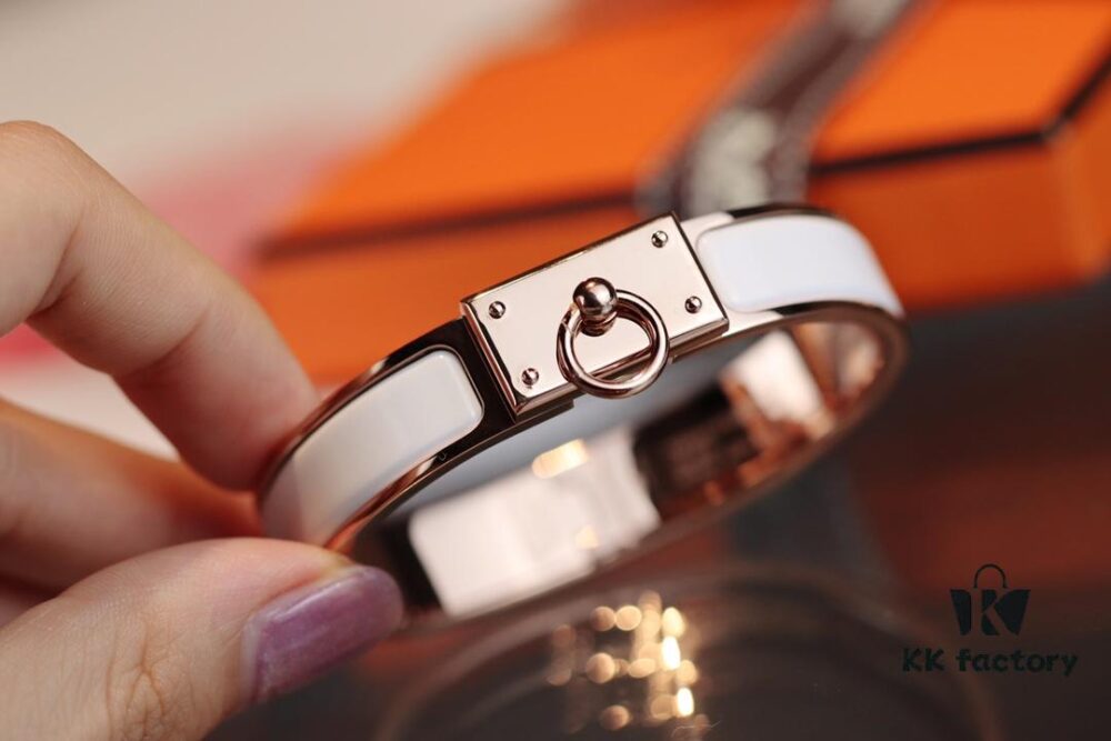 New Arrival Hermes-Inspired Enamel Bangle Bracelet with H Lock Clasp