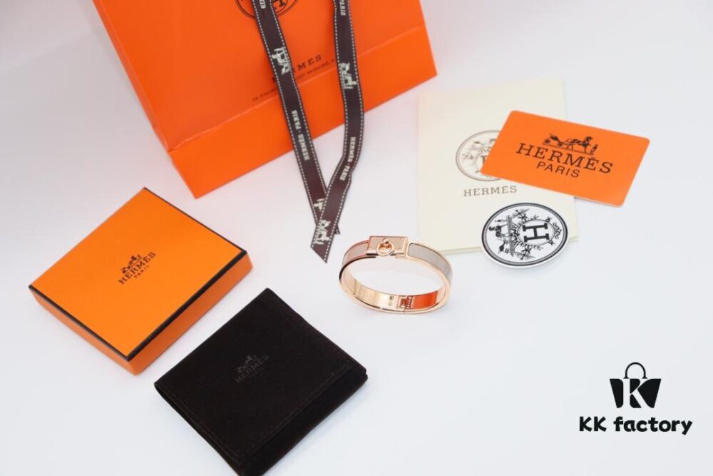 New Arrival Hermes-Inspired Enamel Bangle Bracelet with H Lock Clasp, Authentic Cloisonné Craftsmanship, 1μ Gold Plating, Lightweight Design at 36g