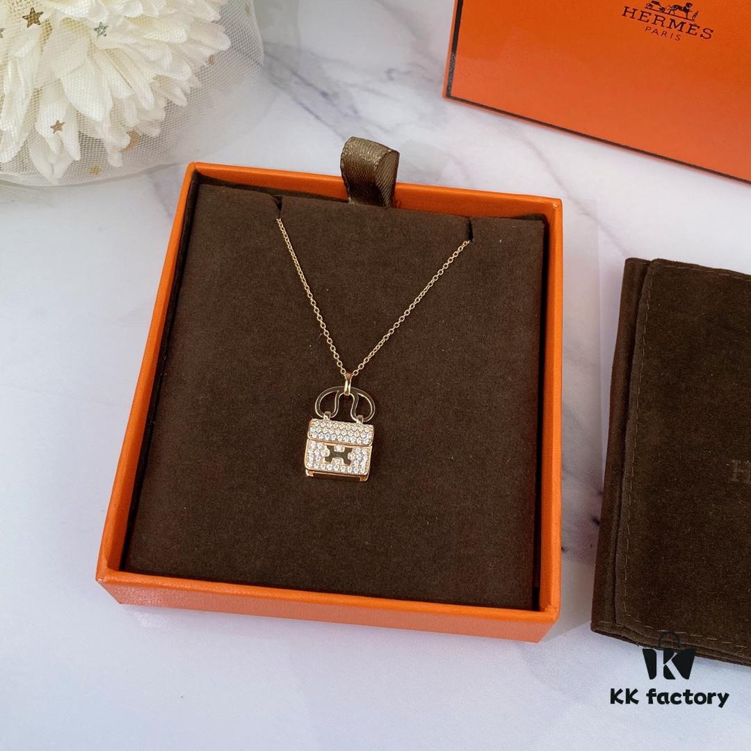 Kaige Same Style Classic Kelly Original Hermes Bag Pendant, High-End Custom 925 Sterling Silver Gold-Plated Diamond-Inlaid Necklace, One Side Fully Set with Diamonds and the Other with Logo
