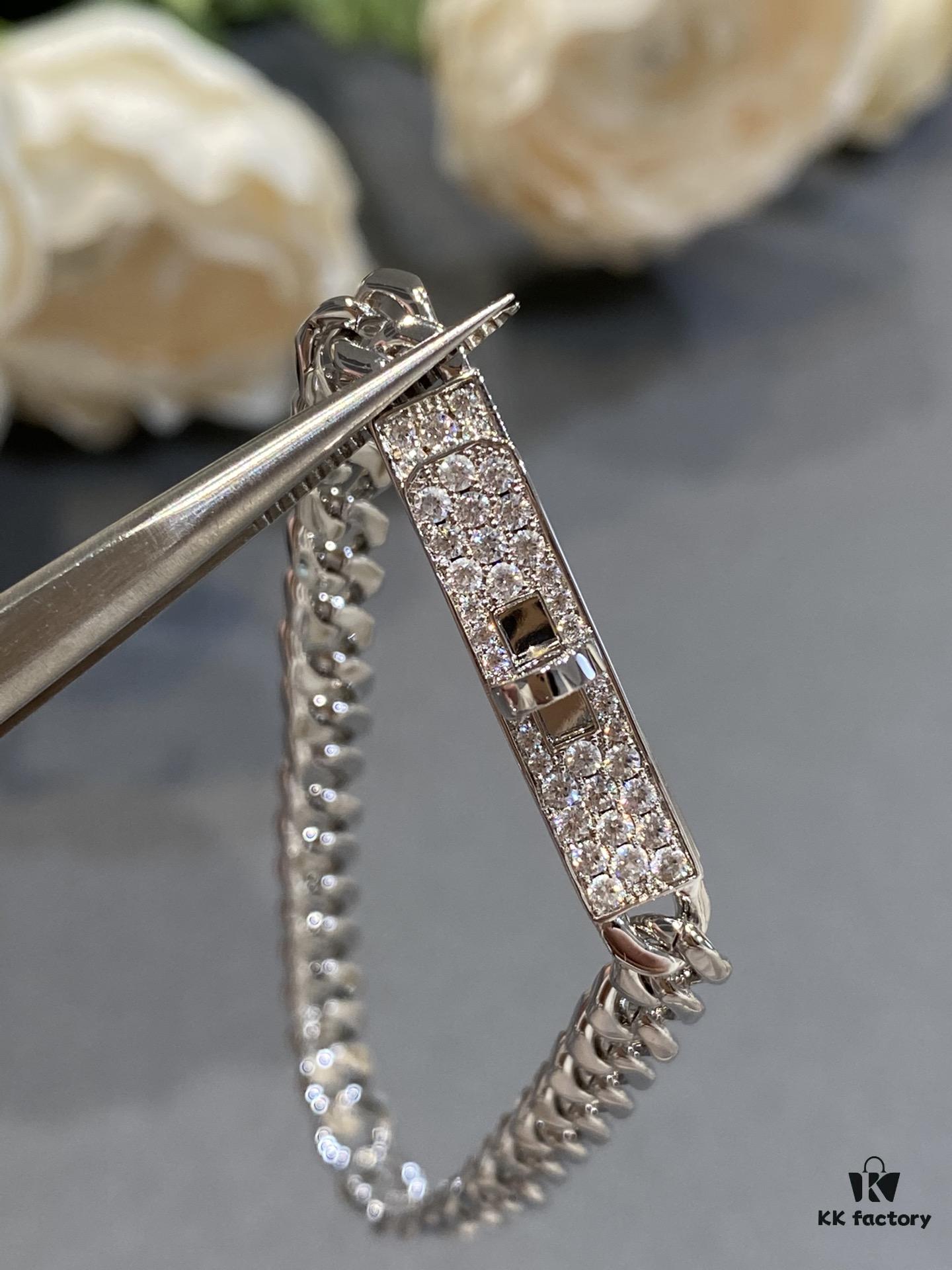 Hermes New Kelly Collection Jewelry, Kelly Gourmette Bracelet with Cuban Chain, Wide Trendy Design, Diamond Clasp with Thick Chain, Exuding Luxury and Elegance