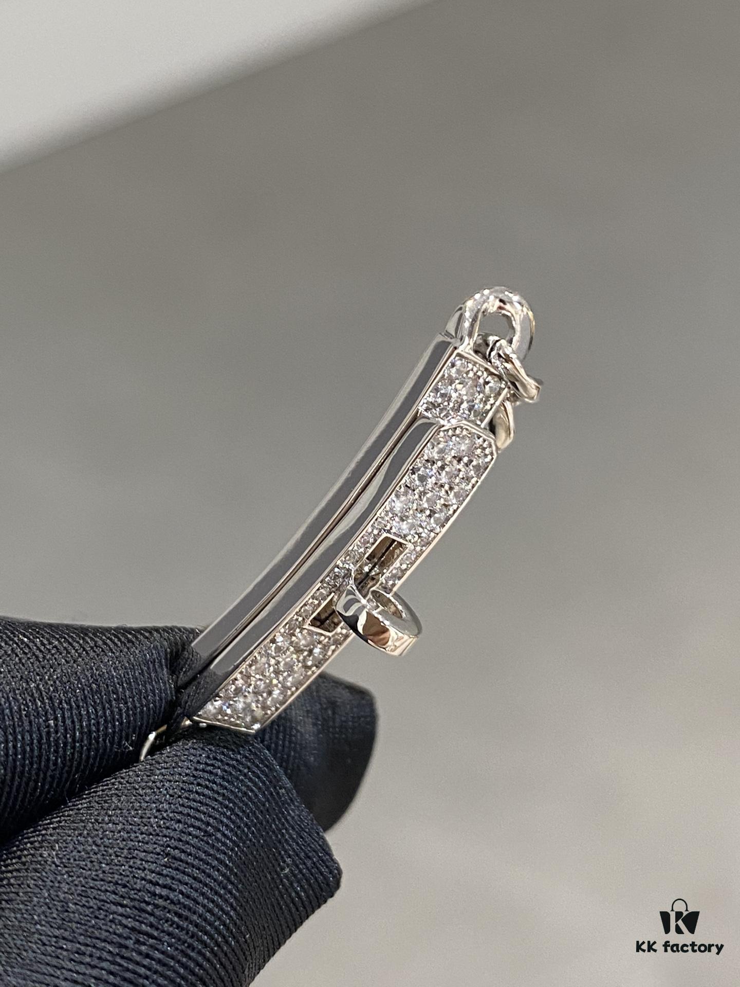 Hermes New Kelly Collection Jewelry, Kelly Gourmette Bracelet with Cuban Chain, Wide Trendy Design, Diamond Clasp with Thick Chain, Exuding Luxury and Elegance