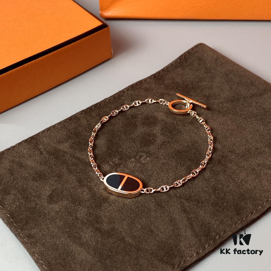 Hermes Chaine d’Ancre Verso Pig Nose Bracelet, New Arrival in Gold, Rose Gold, and Black Ceramic