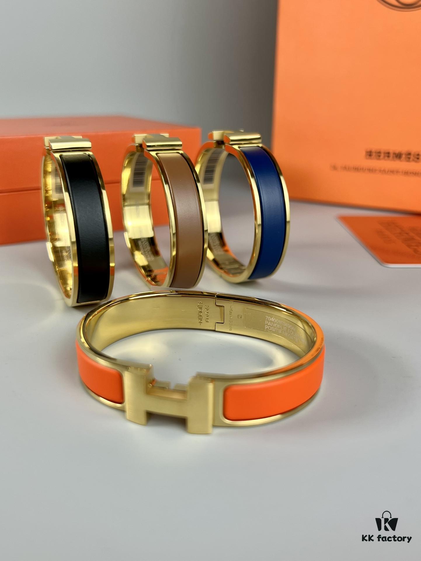 Hermes New Bracelet, Authentic Inner Circle Label Sticker, Proxy Purchase Version 😎 Herme*CLIC Enamel H Bracelet, Worn by Hermes ❤️ Extremely Versatile and Beautiful! Perfect for Couples, Men Size 19, Women Size 17 💌🌸 A Must-Have for True Hermes Fans, the Most Classic Among Numerous Hermes Bracelets, Featuring Smooth and Rich Enamel Craftsmanship, Full in Shape and Lustrous in Color ❤️❤️ Ideal as a Couple's Set, Only High-End Version Produced! Available in Size 17 and 19