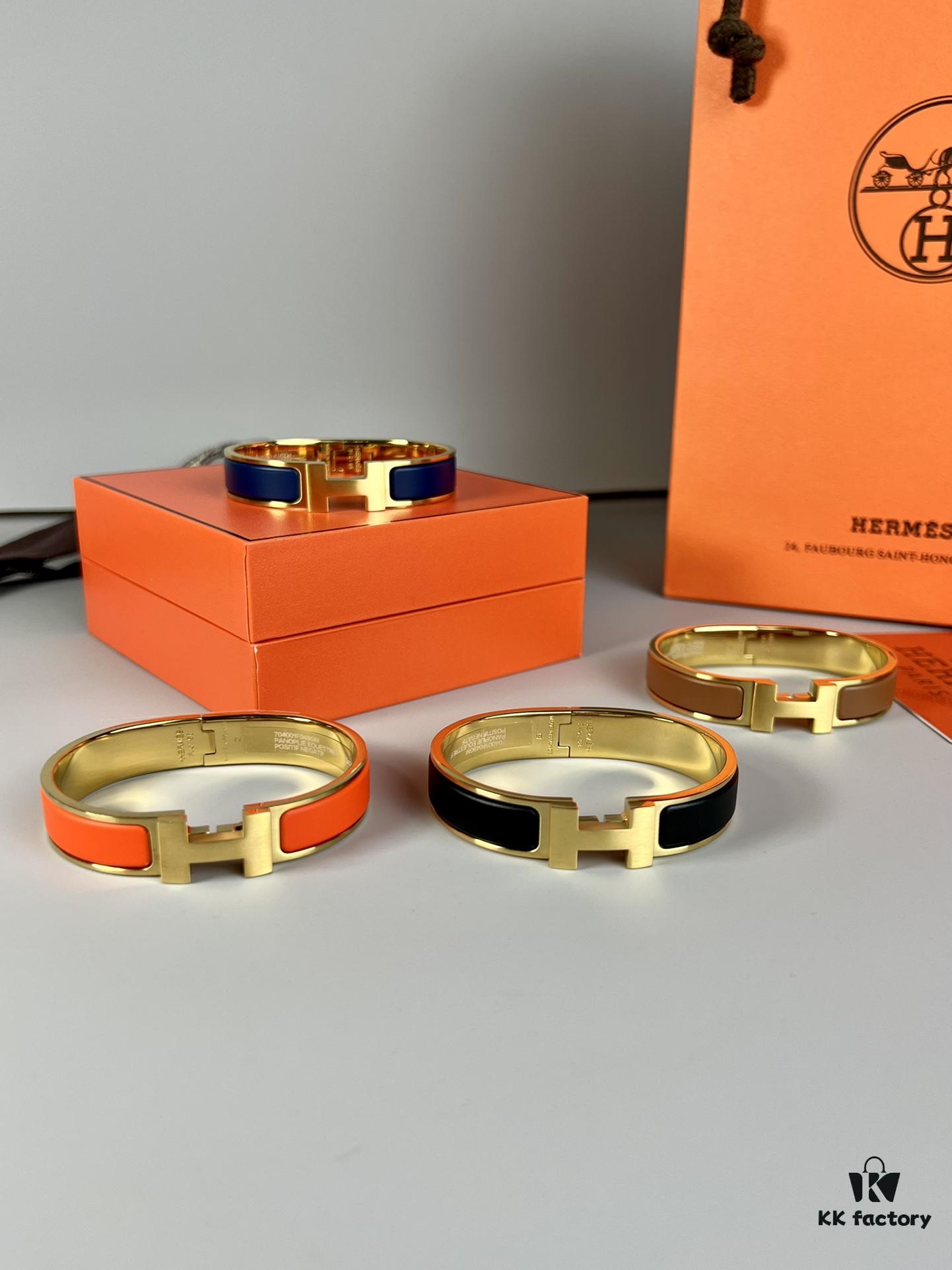 Hermes New Bracelet, Authentic Inner Circle Label Sticker, Proxy Purchase Version 😎 Herme*CLIC Enamel H Bracelet, Worn by Hermes ❤️ Extremely Versatile and Beautiful! Perfect for Couples, Men Size 19, Women Size 17 💌🌸 A Must-Have for True Hermes Fans, the Most Classic Among Numerous Hermes Bracelets, Featuring Smooth and Rich Enamel Craftsmanship, Full in Shape and Lustrous in Color ❤️❤️ Ideal as a Couple's Set, Only High-End Version Produced! Available in Size 17 and 19