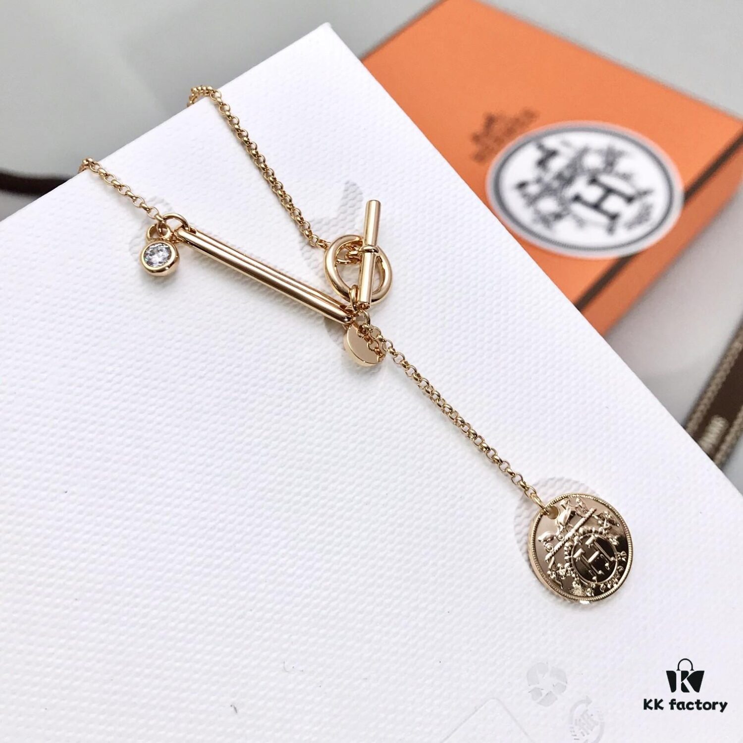 A Stylish, Versatile, and Unique Necklace from the Ex-Lidris Collection! Inspired by Bookmarks, This Retro-Elegant Design Combines Classic Fashion with a Distinctive Touch