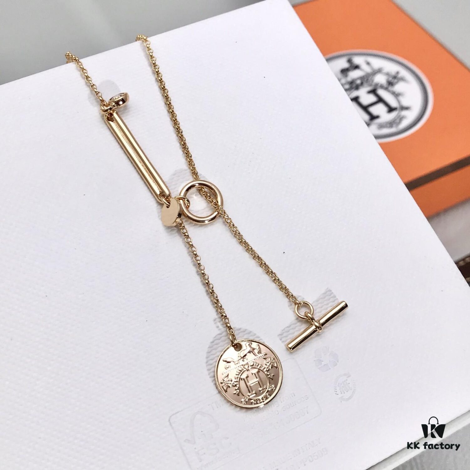 A Stylish, Versatile, and Unique Necklace from the Ex-Lidris Collection! Inspired by Bookmarks, This Retro-Elegant Design Combines Classic Fashion with a Distinctive Touch