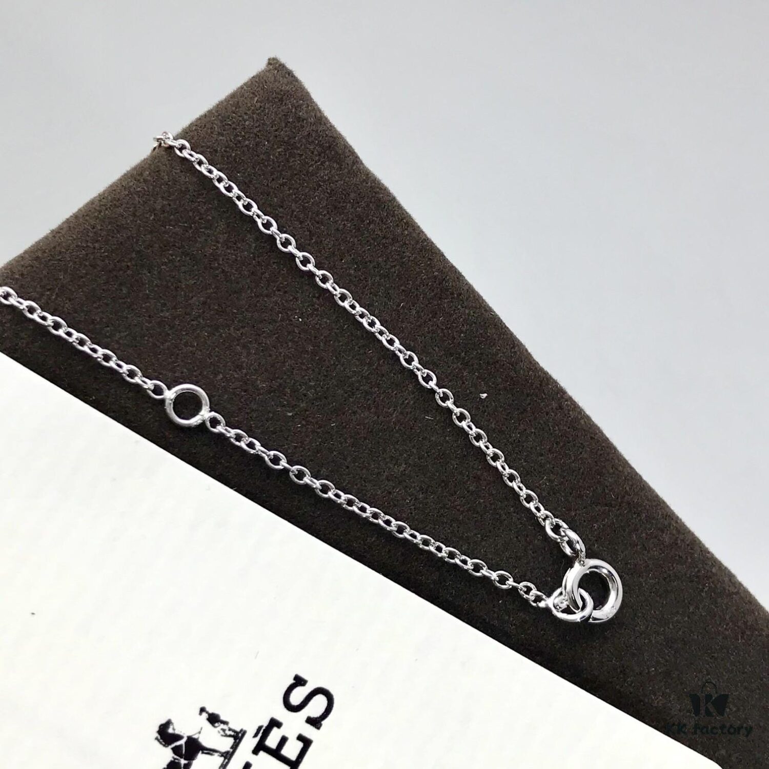 H Croisette Necklace - A Perfect Blend of Simplicity and Elegance