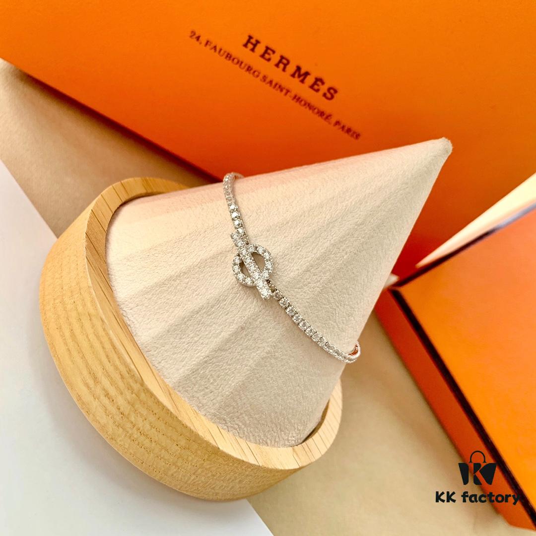 Hermes Finesse Series Pig Nose Bracelet, Exquisitely Crafted, Low-Key Luxury with Elegant Simplicity