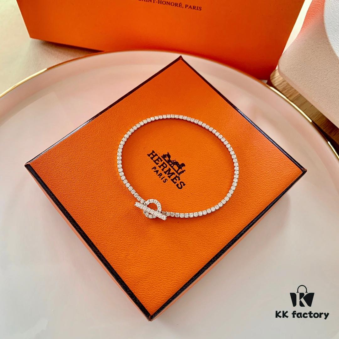 Hermes Finesse Series Pig Nose Bracelet, Exquisitely Crafted, Low-Key Luxury with Elegant Simplicity