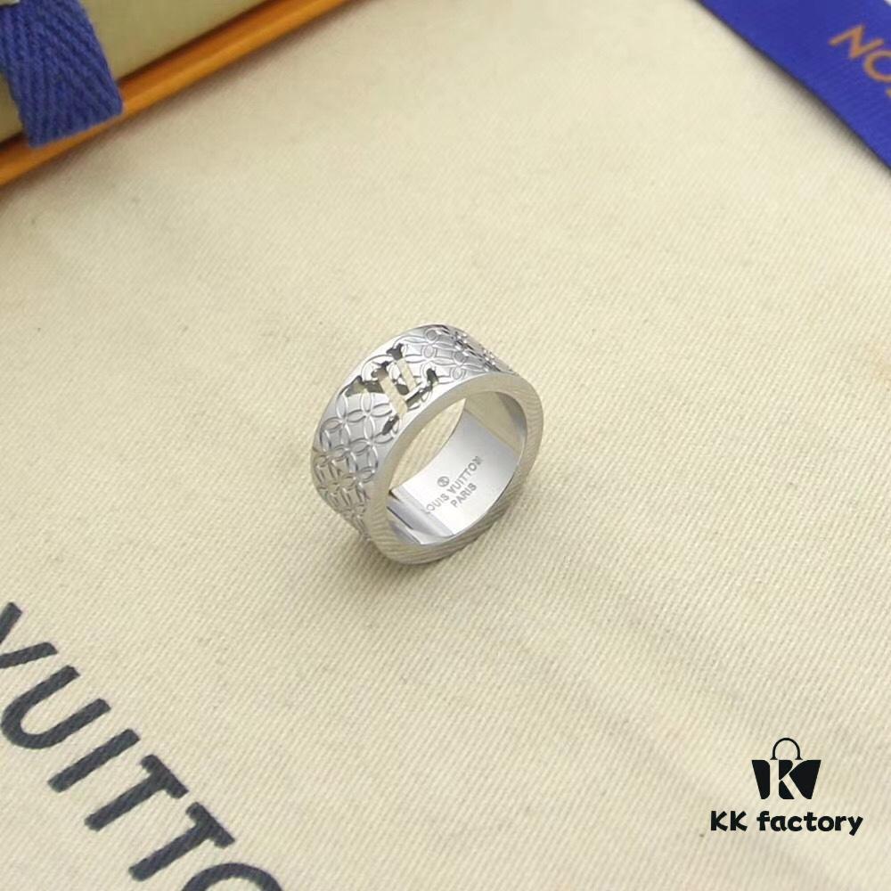 LV Ring Luxury Black and White Bicolor Solid Gold Plated Never Fades Crown LV Louis Vuitton Letter Ring