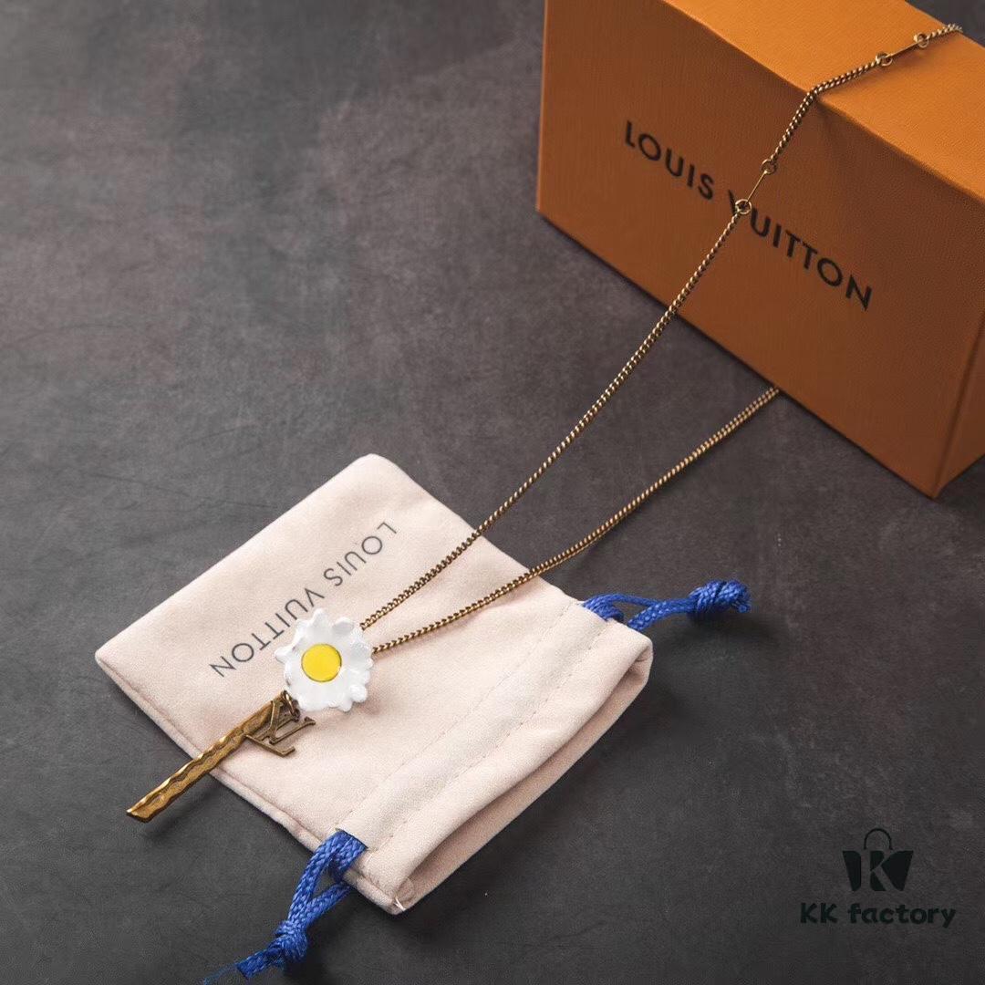 Exclusive First Release: Kris Wu's Louis Vuitton Unisex Daisy Necklace from the 2020 Spring-Summer Runway Limited Gardening Collection (Counterpart Version, Open for Comparison), In-Stock at Boutiques