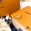 Stunning LV Louis Vuitton Necklace and V-Shaped Bracelet, High-End Custom Original Design, 18K Gold-Plated Craftsmanship, Store Version, One-to-One Replication, Elegant and Refined, Versatile and Sophisticated