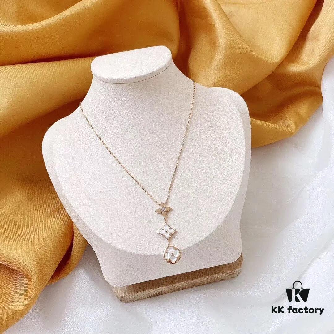 LV Three-Flower Four-Leaf Clover Necklace ✨ Sterling Silver with Thick Gold Plating, Upgraded Craftsmanship, Inlaid with Natural White Mother-of-Pearl, Transparent Jelly-Like Texture