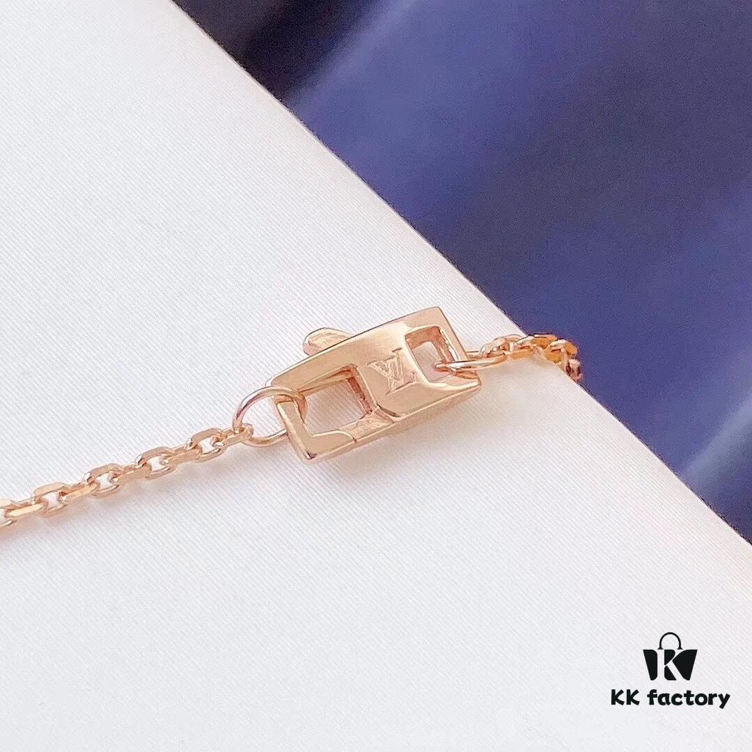 LV Three-Flower Four-Leaf Clover Necklace ✨ Sterling Silver with Thick Gold Plating, Upgraded Craftsmanship, Inlaid with Natural White Mother-of-Pearl, Transparent Jelly-Like Texture