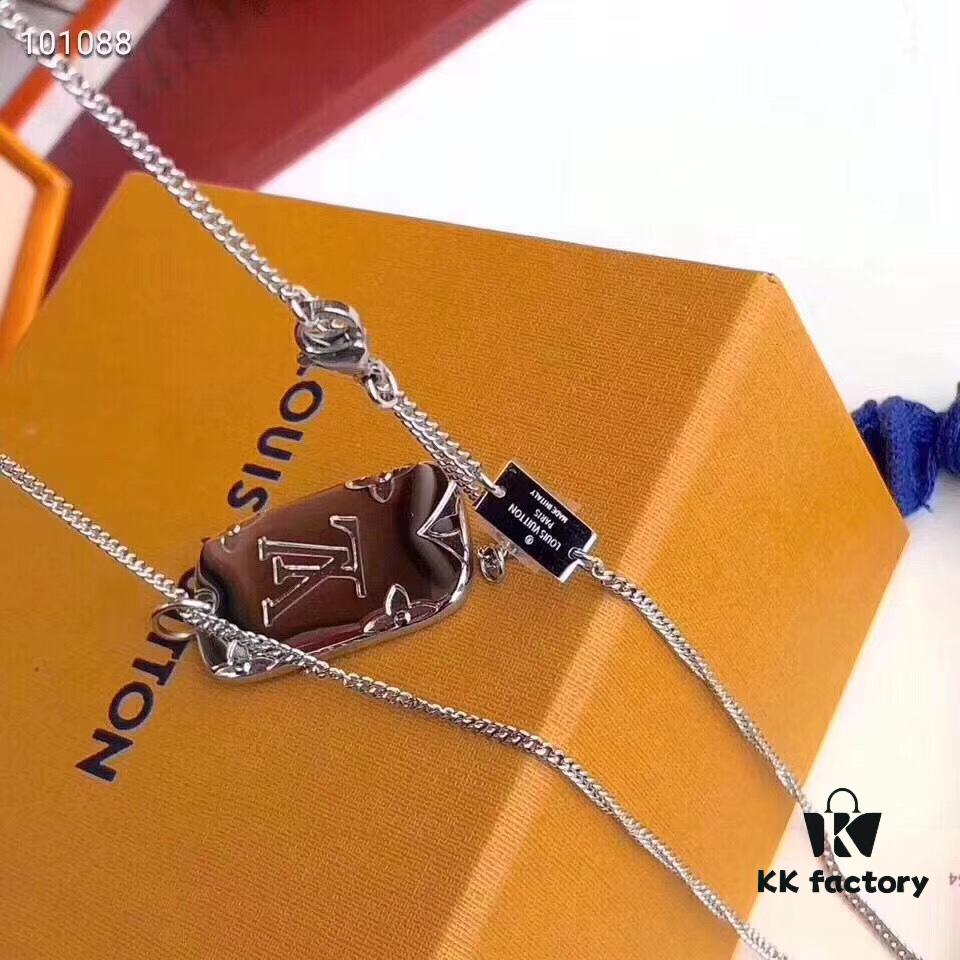 LV Cube Necklace – Unisex Stylish and Durable Pendant, Adjustable Chain