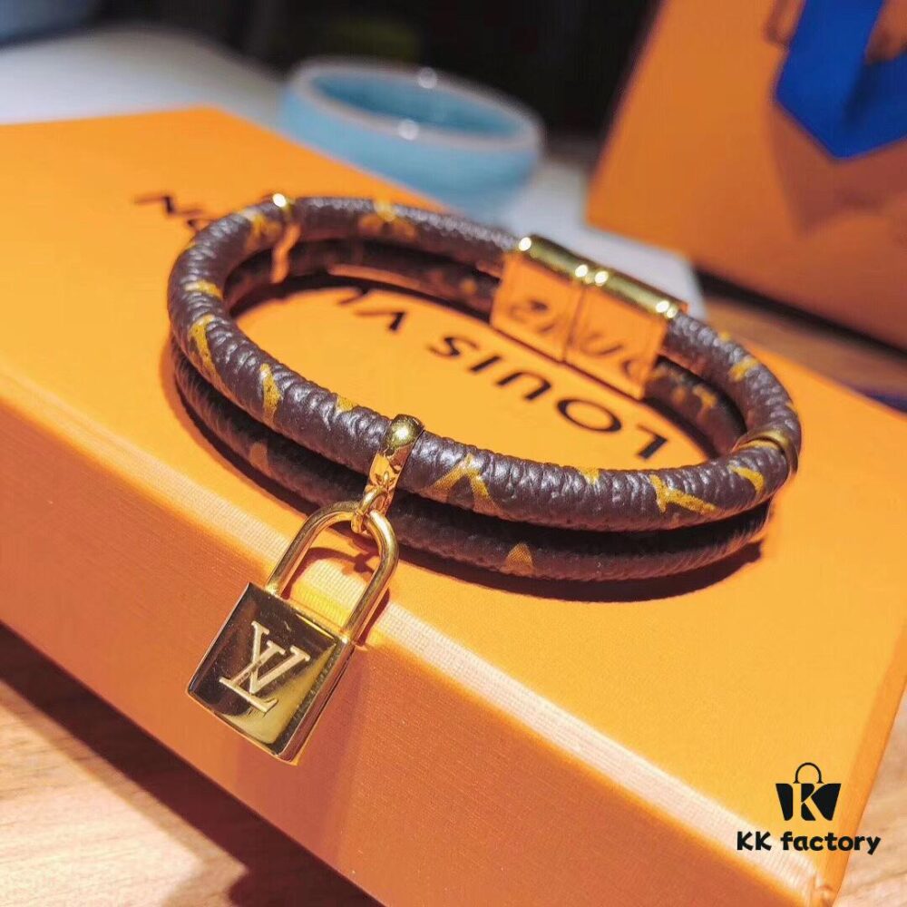 Fine Craftsmanship LV Double-Layer Monogram Leather Buckle Bracelet