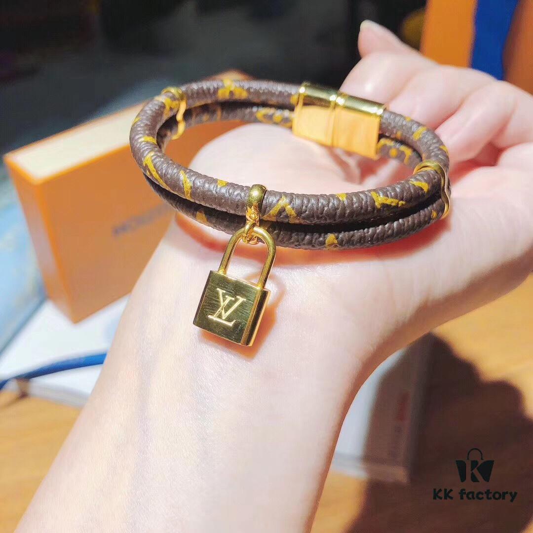 Fine Craftsmanship LV Double-Layer Monogram Leather Buckle Bracelet