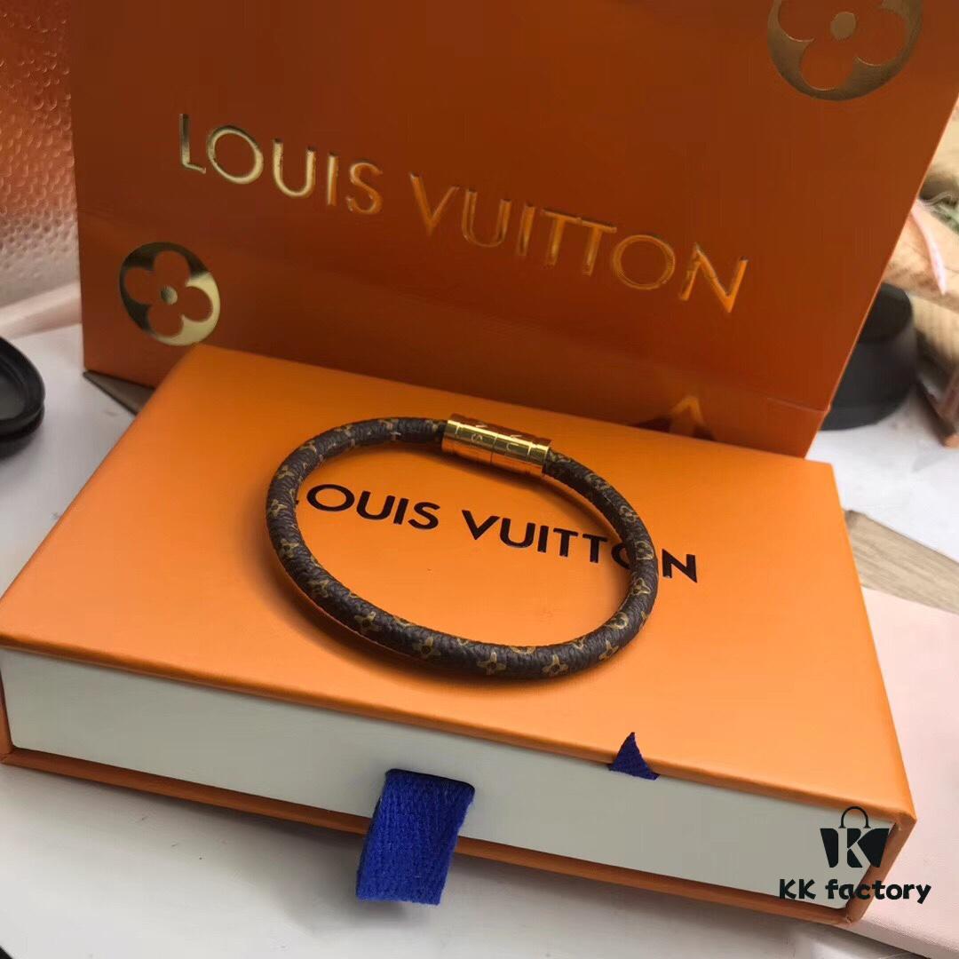 Custom Real Photo ✈️⭐️ Louis Vuitton LV Monogram Leather Bracelet ● Brass Material Matching Store Version, Calfskin Lining, Hot Selling Item, Unique Design, Retro and Avant-Garde, Must-Have for Elegant Women