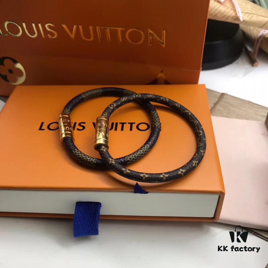 Custom Real Photo ✈️⭐️ Louis Vuitton LV Monogram Leather Bracelet ● Brass Material Matching Store Version, Calfskin Lining, Hot Selling Item, Unique Design, Retro and Avant-Garde, Must-Have for Elegant Women