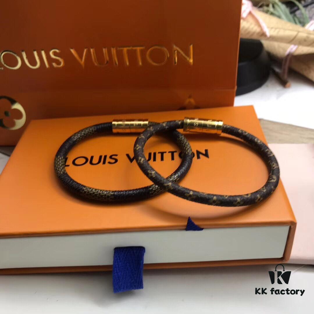 Custom Real Photo ✈️⭐️ Louis Vuitton LV Monogram Leather Bracelet ● Brass Material Matching Store Version, Calfskin Lining, Hot Selling Item, Unique Design, Retro and Avant-Garde, Must-Have for Elegant Women