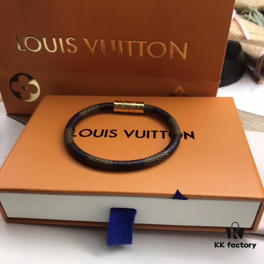 Custom Real Photo ✈️⭐️ Louis Vuitton LV Monogram Leather Bracelet ● Brass Material Matching Store Version, Calfskin Lining, Hot Selling Item, Unique Design, Retro and Avant-Garde, Must-Have for Elegant Women
