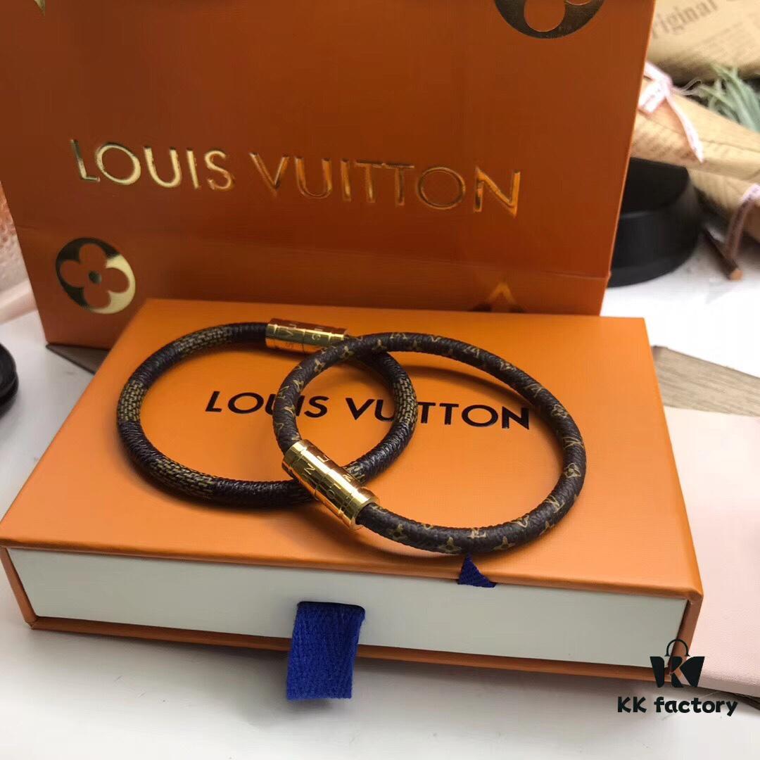 Custom Real Photo ✈️⭐️ Louis Vuitton LV Monogram Leather Bracelet ● Brass Material Matching Store Version, Calfskin Lining, Hot Selling Item, Unique Design, Retro and Avant-Garde, Must-Have for Elegant Women