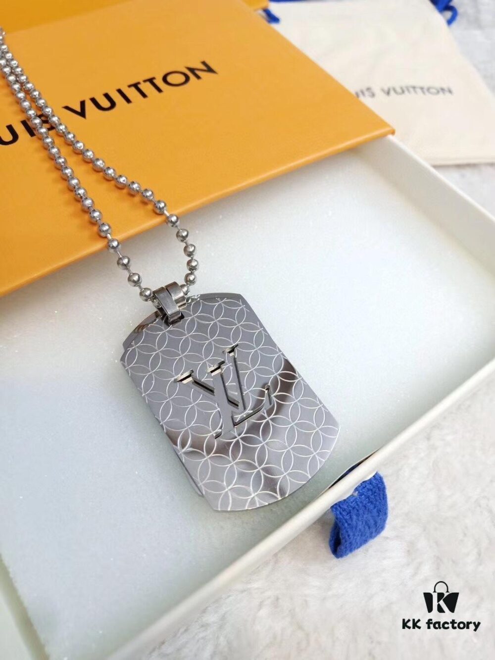 Fangpai LV Necklace Boutique Limited Edition, Stainless Steel Hollow-Out Double LV Pendant, Geometric Square Design, Three Colors Available