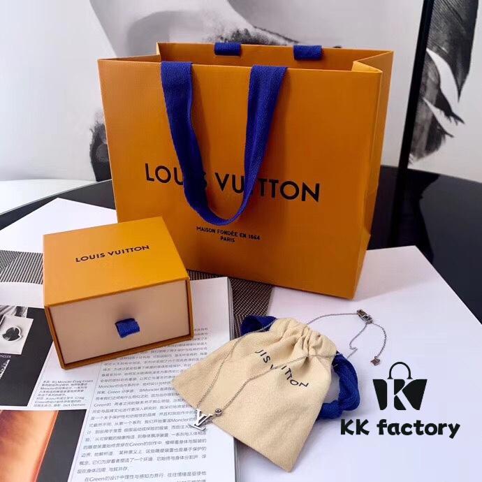 Exclusive Channel Item! Hot Sale! New Arrival LV Idylle Blossom Floral Minimalist LV Letter Silver Necklace