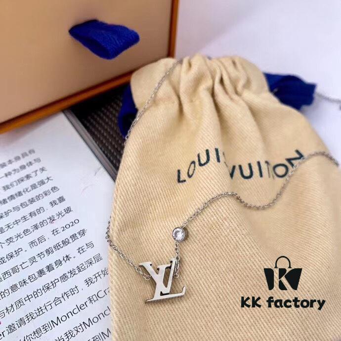 Exclusive Channel Item! Hot Sale! New Arrival LV Idylle Blossom Floral Minimalist LV Letter Silver Necklace