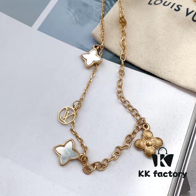 LV Plume Clover White Mother-of-Pearl Necklace Blooming Strass Necklace with Monogram Flower and Crystal-Cut Diamond Accents