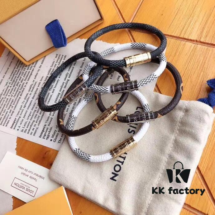 Edison Chen Endorsed 6-Color Genuine Leather LV Bracelet Unisex Versatile Style, Original Order Quality, Comes with Full Authentic LV Packaging, Louis Vuitton Checkered Leather Cuff, Brass Material Matching Retail Version, Magnetic Clasp, Unique Design, Retro and Avant-Garde, Must-Have for Trendy Men and Women