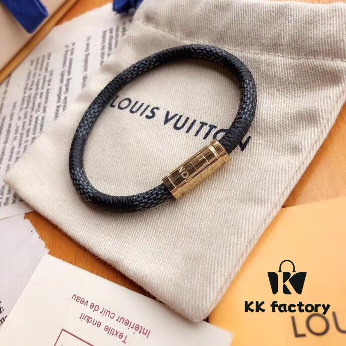 Edison Chen Endorsed 6-Color Genuine Leather LV Bracelet Unisex Versatile Style, Original Order Quality, Comes with Full Authentic LV Packaging, Louis Vuitton Checkered Leather Cuff, Brass Material Matching Retail Version, Magnetic Clasp, Unique Design, Retro and Avant-Garde, Must-Have for Trendy Men and Women