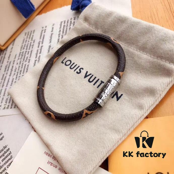 Edison Chen Endorsed 6-Color Genuine Leather LV Bracelet Unisex Versatile Style, Original Order Quality, Comes with Full Authentic LV Packaging, Louis Vuitton Checkered Leather Cuff, Brass Material Matching Retail Version, Magnetic Clasp, Unique Design, Retro and Avant-Garde, Must-Have for Trendy Men and Women