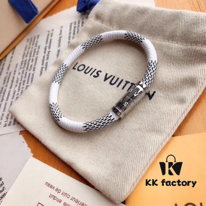 Edison Chen Endorsed 6-Color Genuine Leather LV Bracelet Unisex Versatile Style, Original Order Quality, Comes with Full Authentic LV Packaging, Louis Vuitton Checkered Leather Cuff, Brass Material Matching Retail Version, Magnetic Clasp, Unique Design, Retro and Avant-Garde, Must-Have for Trendy Men and Women