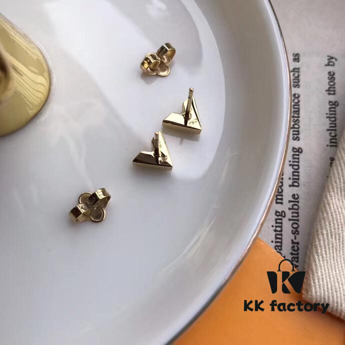 Color Blossom BB Collection Tribute to Georges Louis Vuitton's 1896 Monogram Flower Pattern