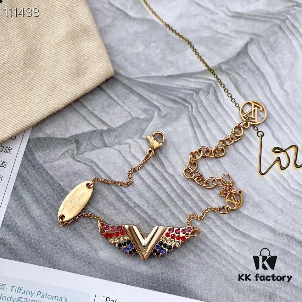 LV Latest Wing and V Letter Bracelet Essential V California Dreaming